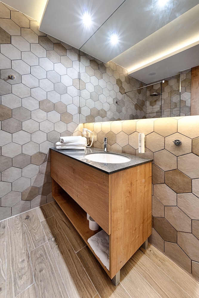 Superior Double or Twin Room - Photo 3