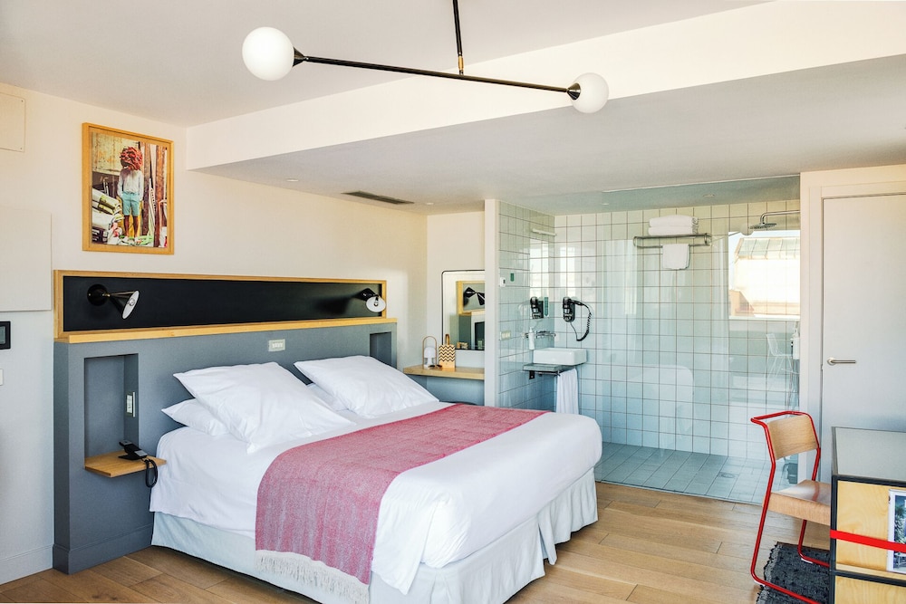 Deluxe Penthouse, 1 Queen Bed, Terrace photo 2