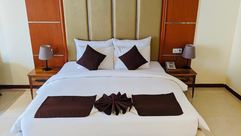 Basic Room, 1 King Bed, Non Smoking, Private Bathroom photo 1