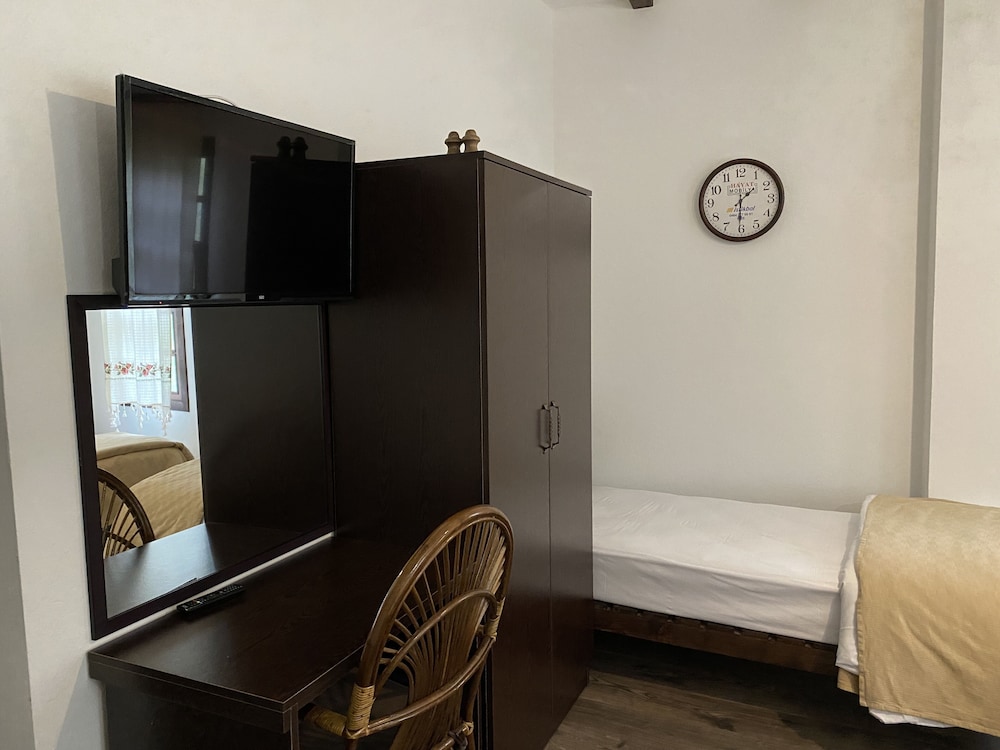 Family Room, 1 Bedroom, Smoking, Lake View photo 3