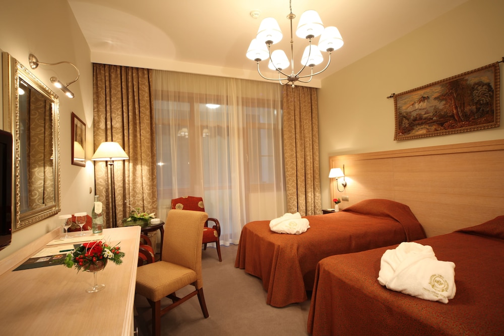 Deluxe Double or Twin Room, Balcony photo 1