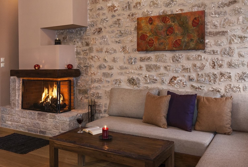 Premium Suite, Fireplace photo 1