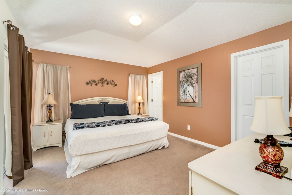 House (4 Bedrooms)