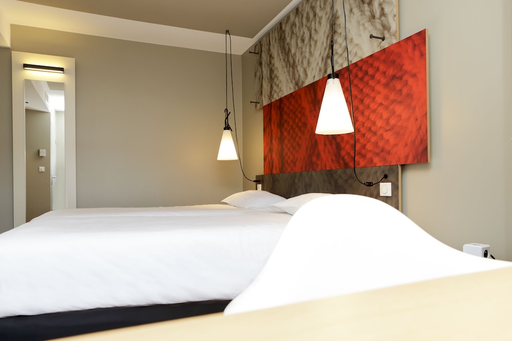 Standard Room, 2 Twin Beds - Photo 8