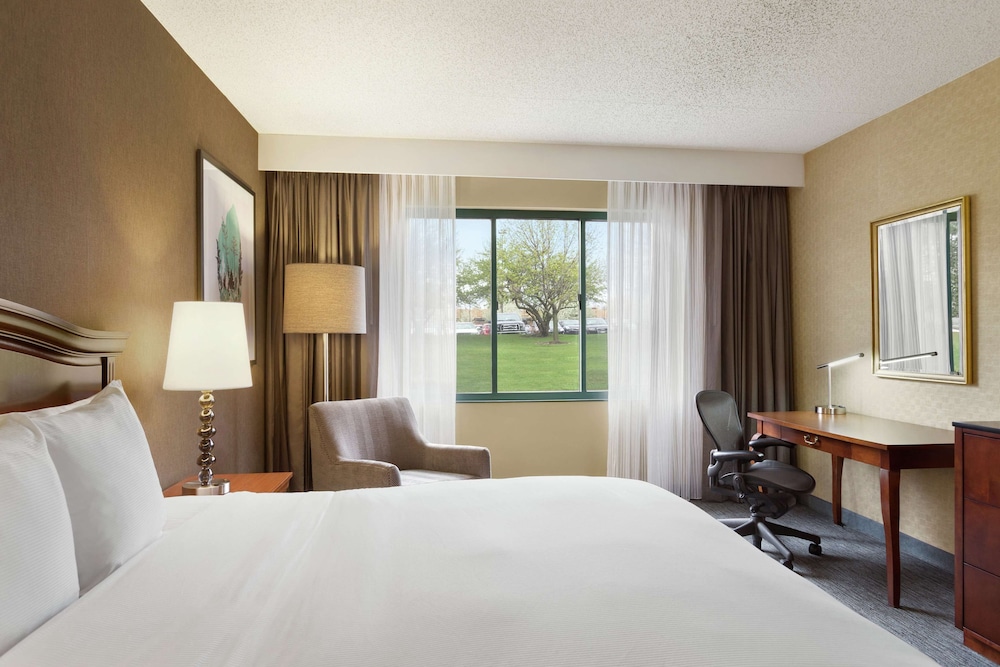 Room, 1 Queen Bed, Accessible, Bathtub (Mobility, Hearing) photo 1