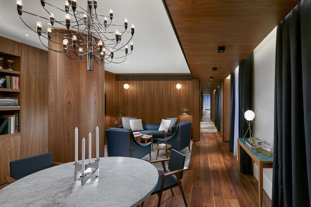 Design Suite, 1 King Bed (Designer Suite)