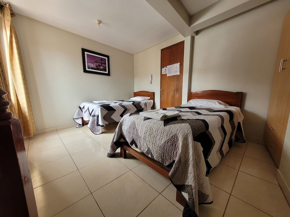 Basic Twin Room, Balcony, City View photo 1