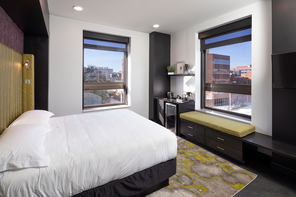City Room, 1 King Bed, City View (Purple Reign King Phillips Avenue Vie)