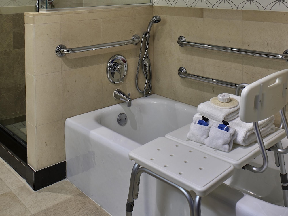 Suite, 1 Bedroom - Photo 1