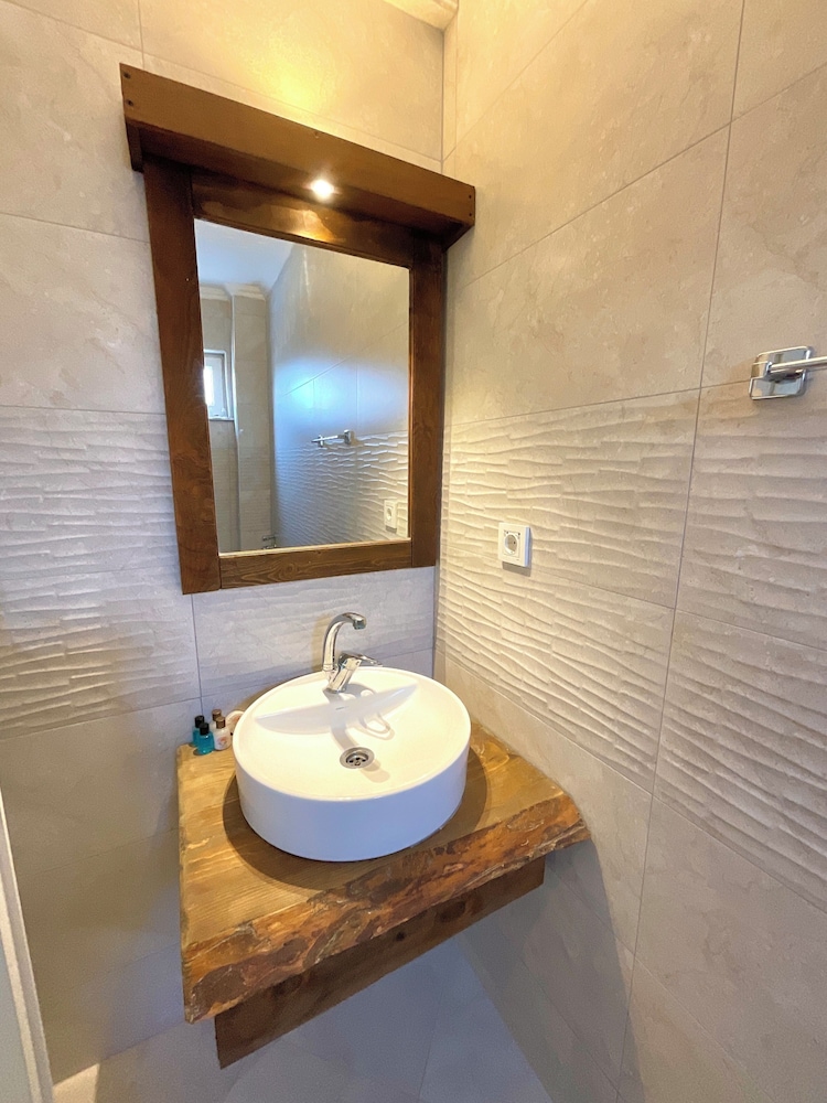 Standard Double Room - Photo 5