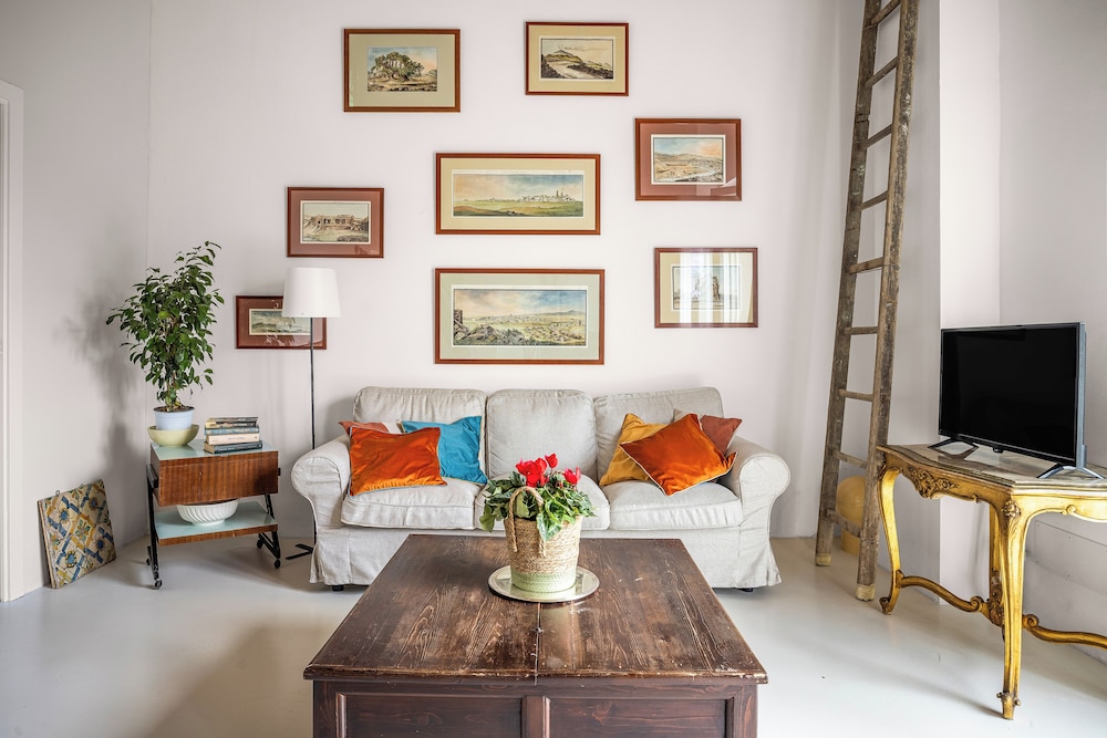 Basic Apartment, 2 Bedrooms, Hill View photo 3