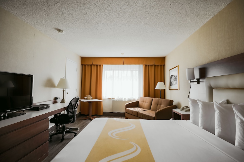 Business Room 1 King Bed with sofa bed Non Smoking photo 2