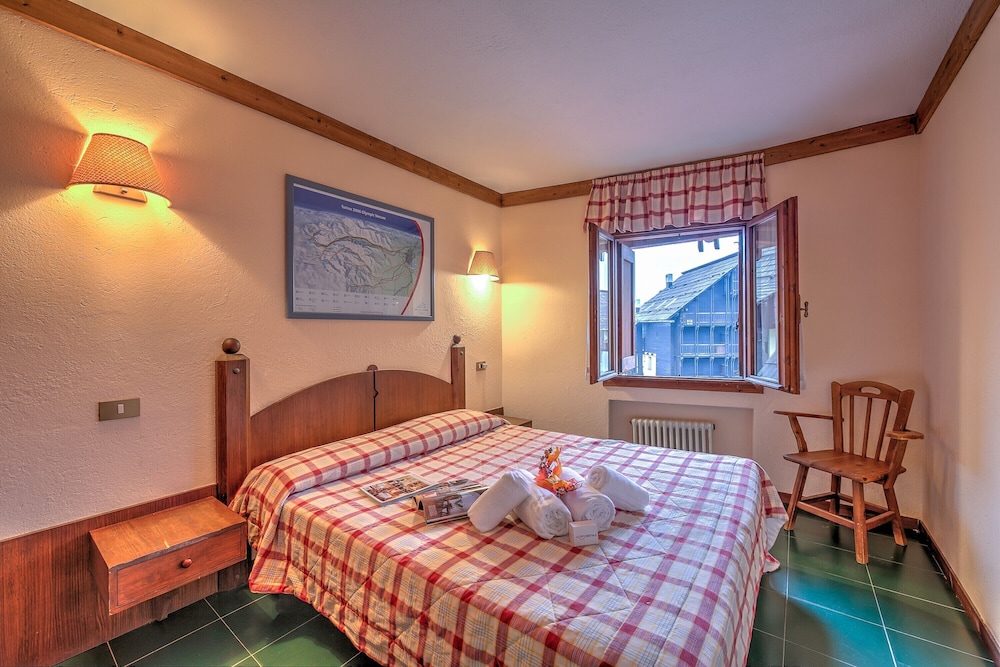 Family Apartment, 1 Bedroom, Mountainside (Grange Hike & Ski - 13d Sestriere) photo 1