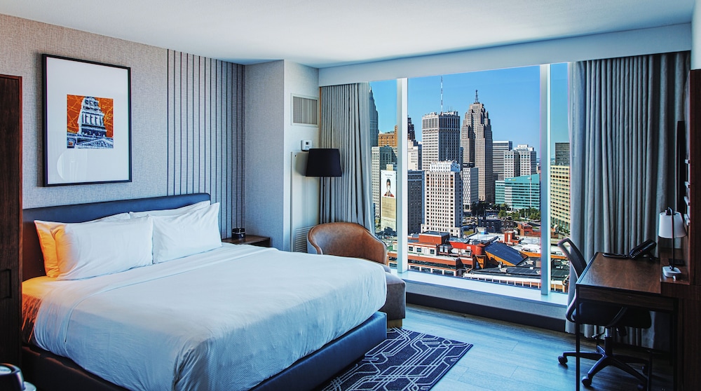 Deluxe Room, 1 King Bed, City View photo 1
