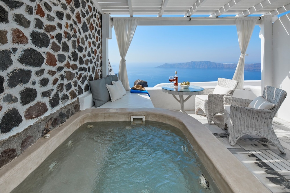 Superior Suite, Jetted Tub ( Caldera View) - Photo 14