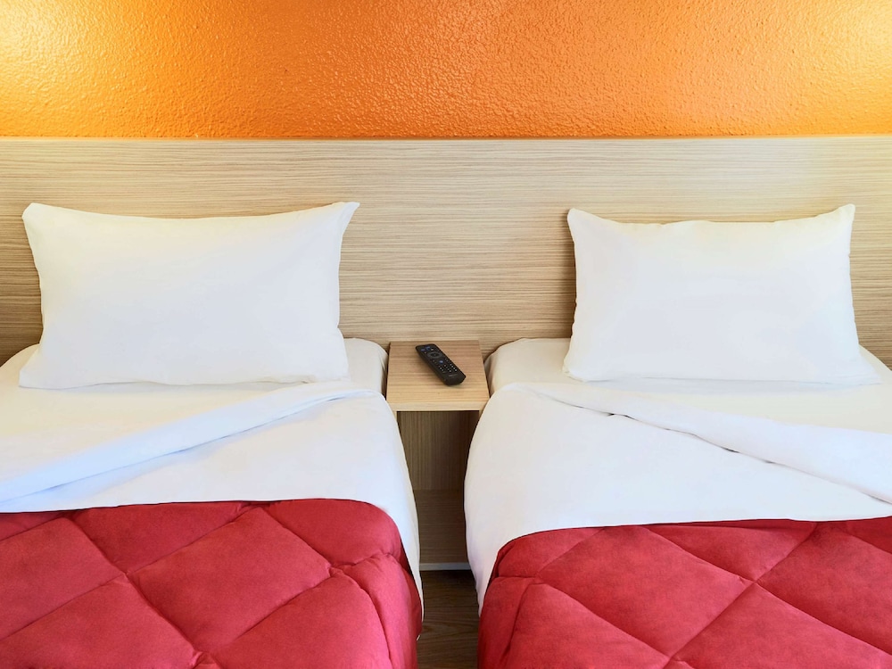 Standard Room, 3 Twin Beds photo 1