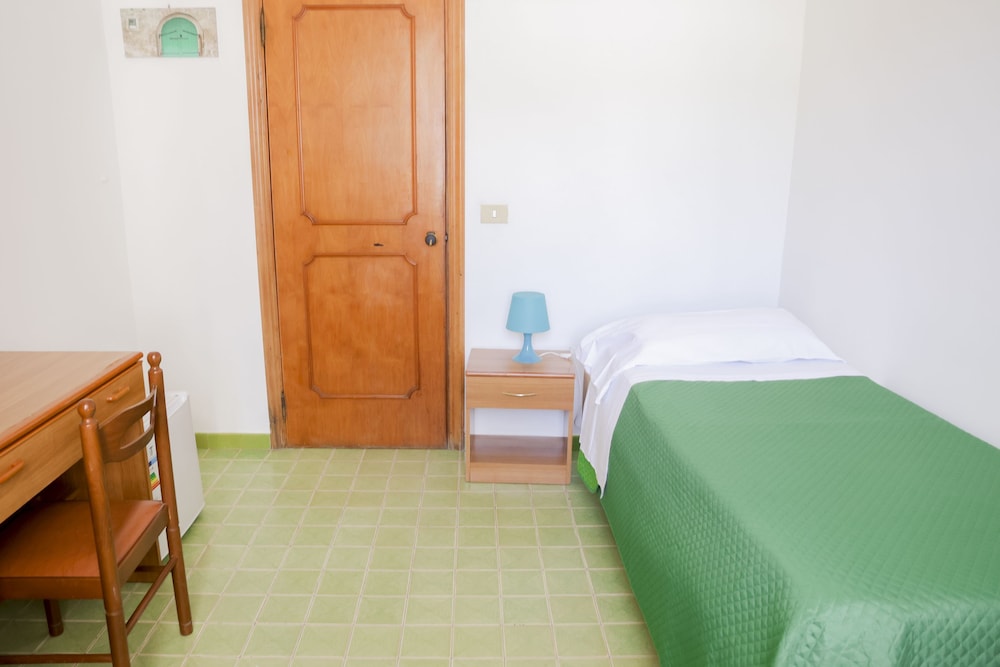 Single Room photo 3