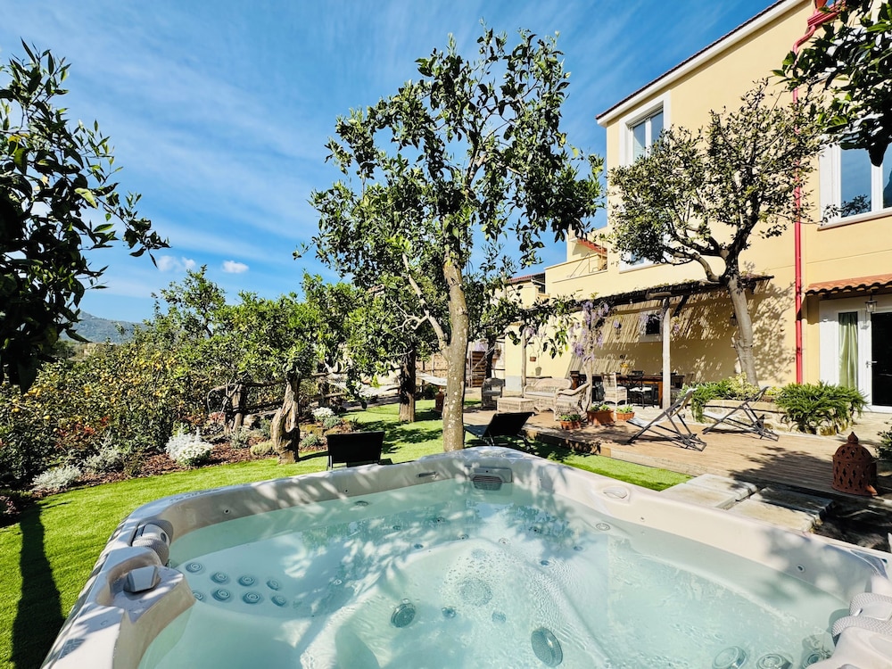 Villa, Garden View