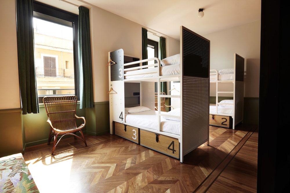 Private 4 Bed Room photo 1