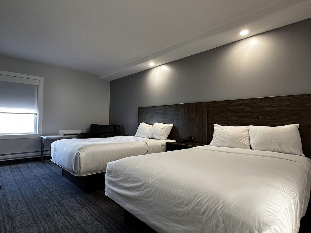 Basic Room, 2 Double Beds, Non Smoking - Photo 8