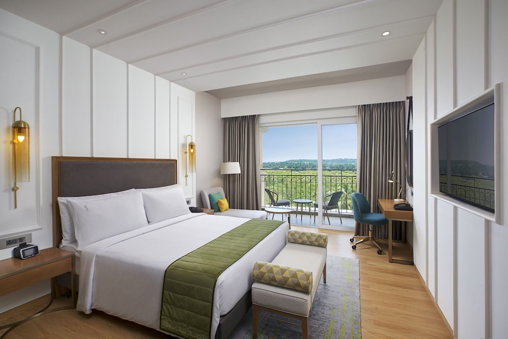 Standard Room, 1 King Bed, Balcony (Sunrise View) - Photo 7