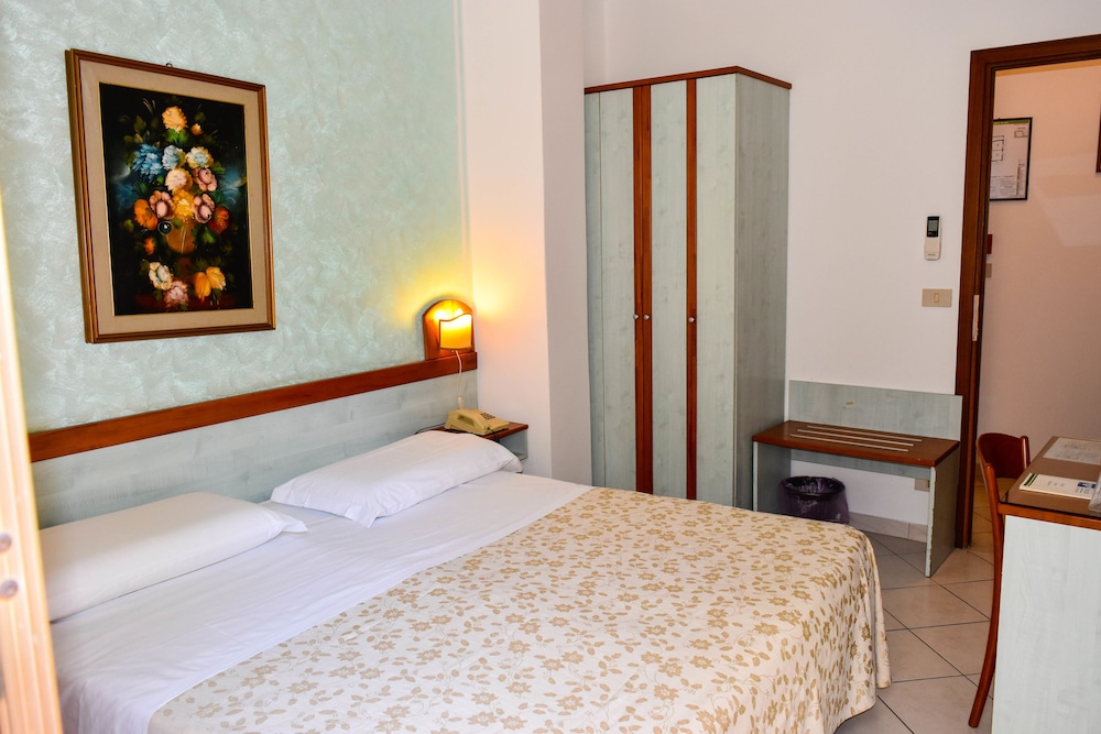 Standard Double Room - Photo 2