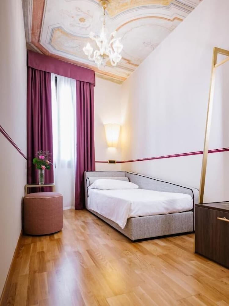 Classic Single Room photo 3