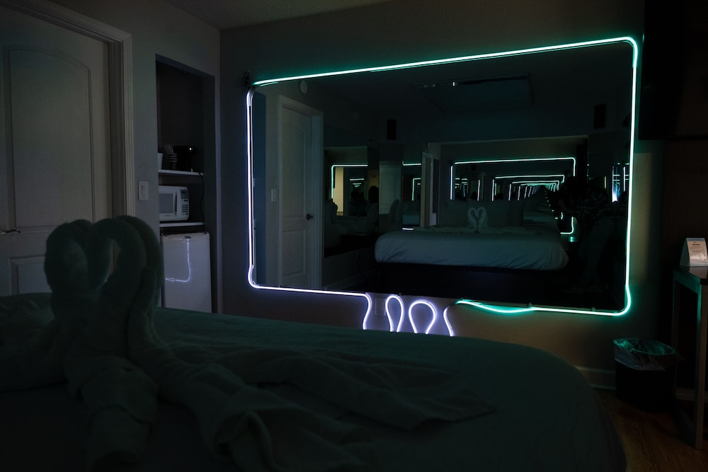 Romantic Room, 1 King Bed - Photo 12