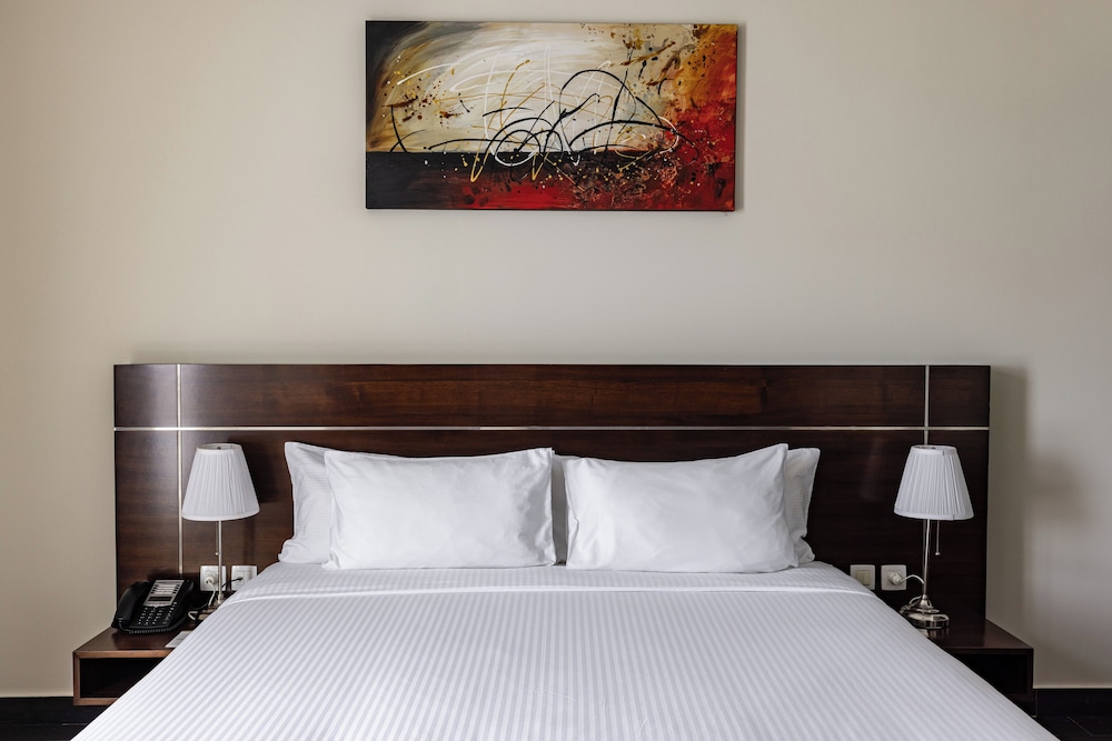 Standard Suite, 1 King Bed photo 2