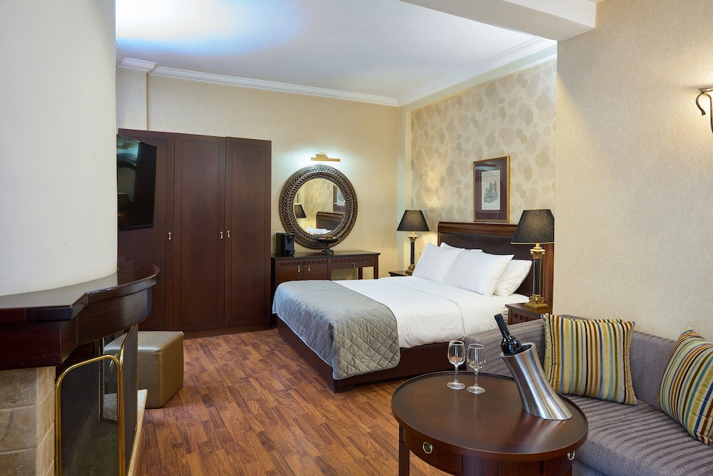 Family Suite, Fireplace