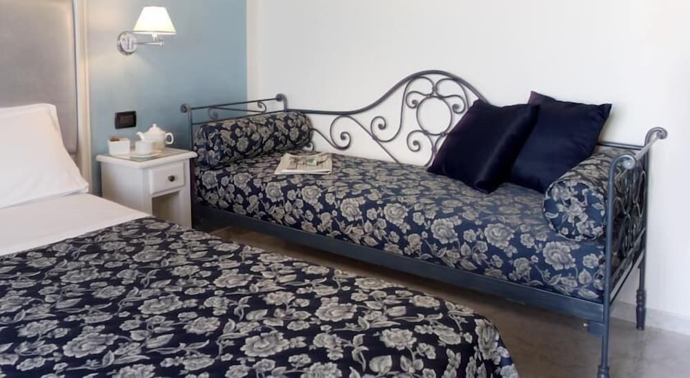 Standard Double or Twin Room, City View photo 2