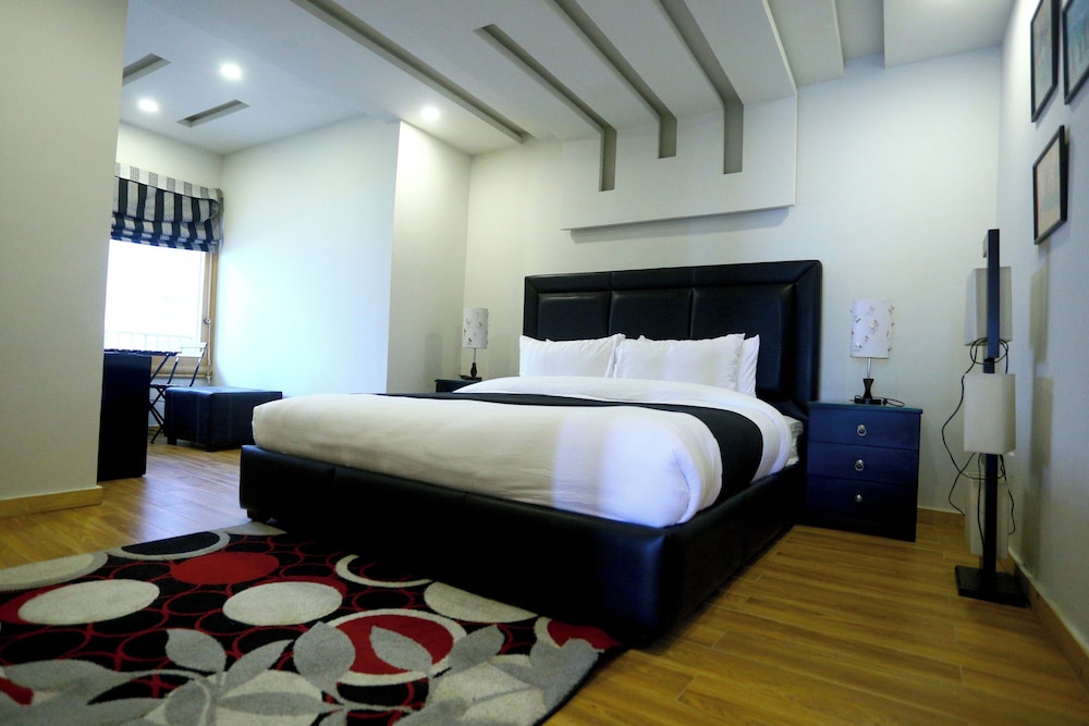 Deluxe Suite, Balcony, Hill View