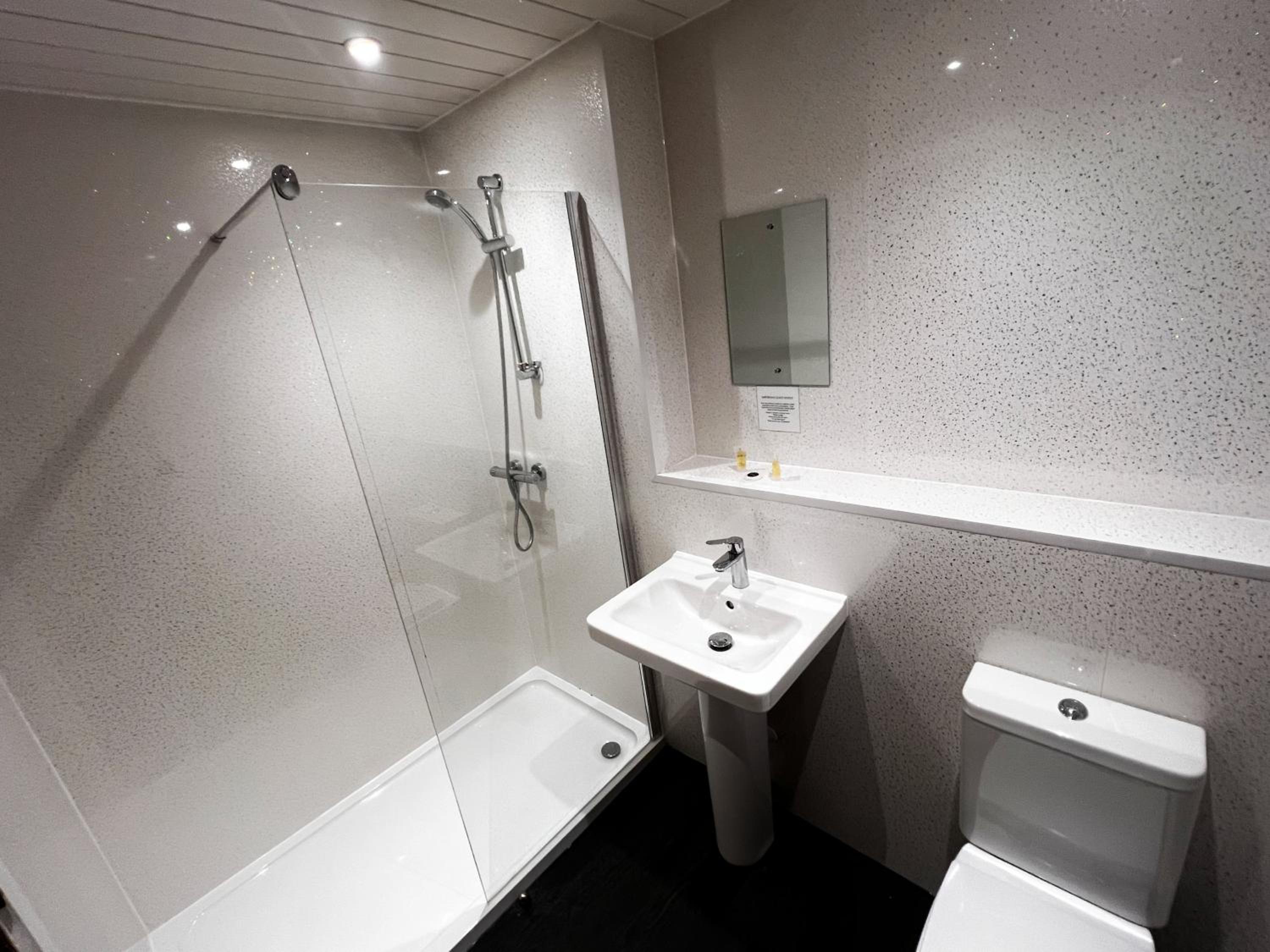 Double Room with Skylight Window only photo 3