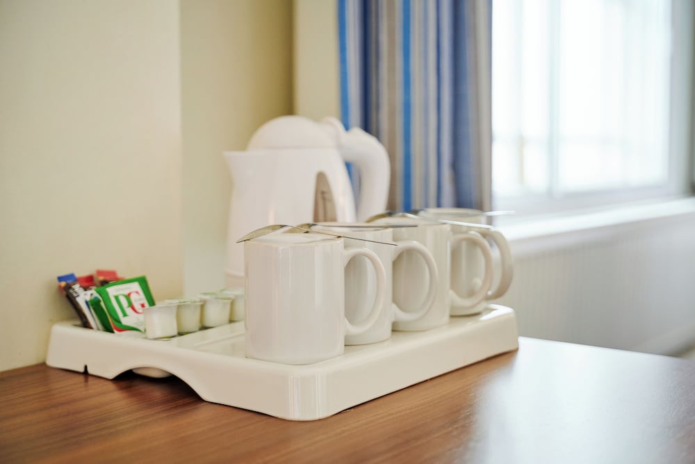 Standard Twin Room - Photo 4