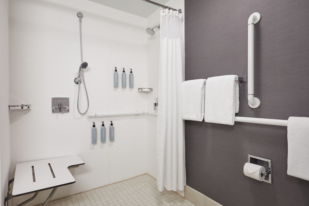 Room, 2 Double Beds (Hearing Accessible) - Photo 4
