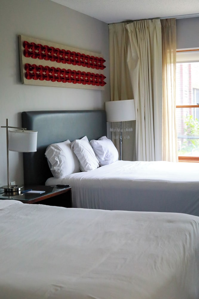Standard Room, 2 Queen Beds, Shower Grab Bars, Non Smoking photo 2