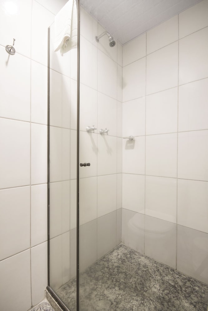 Standard Room, 2 Double Beds - Photo 6