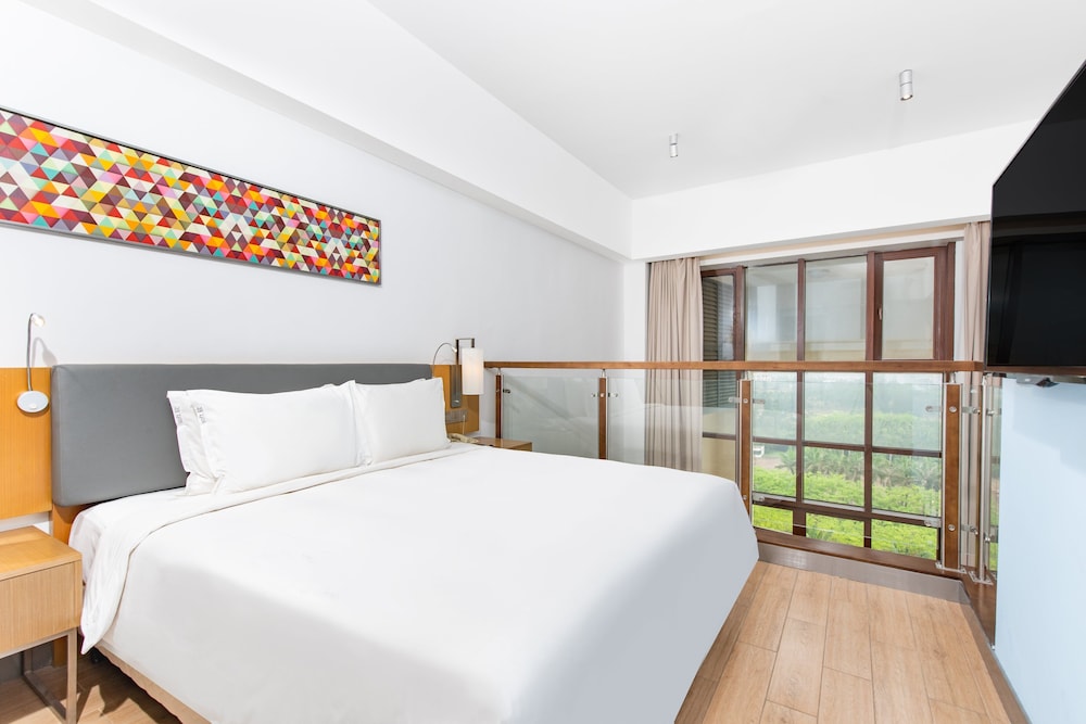 Suite, 1 King Bed, Sea View (Additional Living Area)
