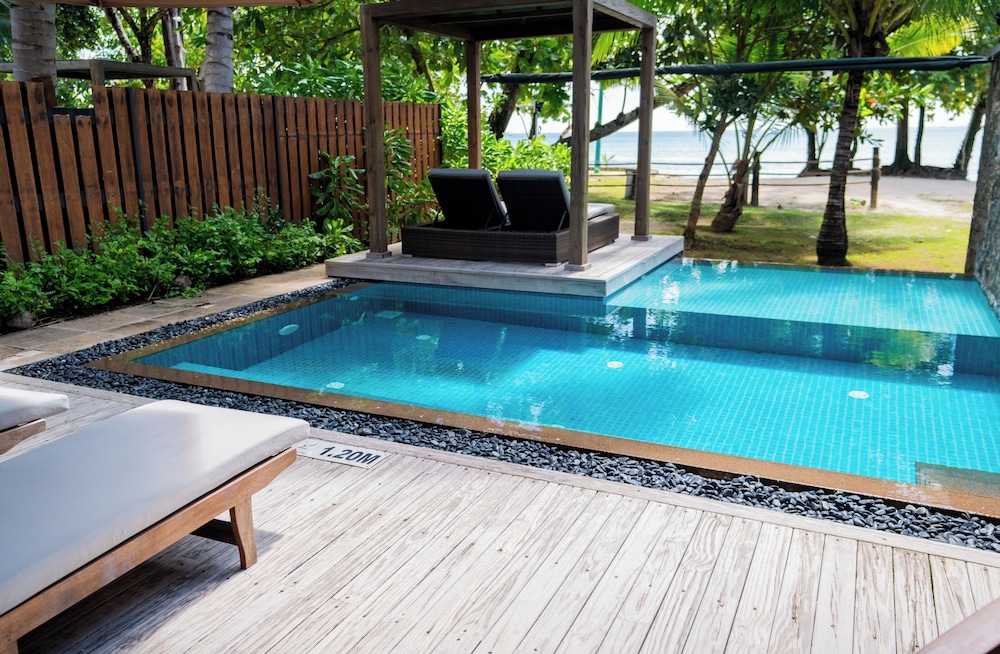 Family Villa (beach Pool)