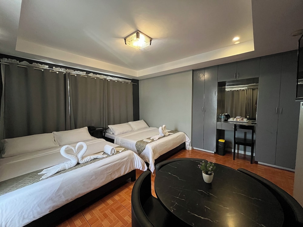 Deluxe Quadruple Room, 2 Queen Beds photo 1