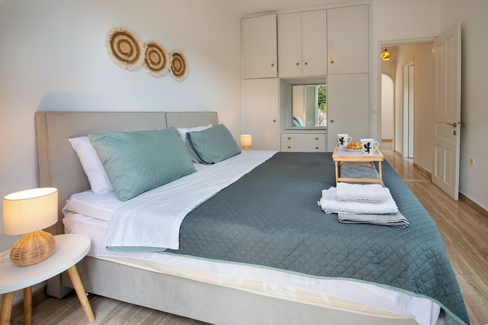 Apartment, 2 Bedrooms, Balcony, Sea View photo 1