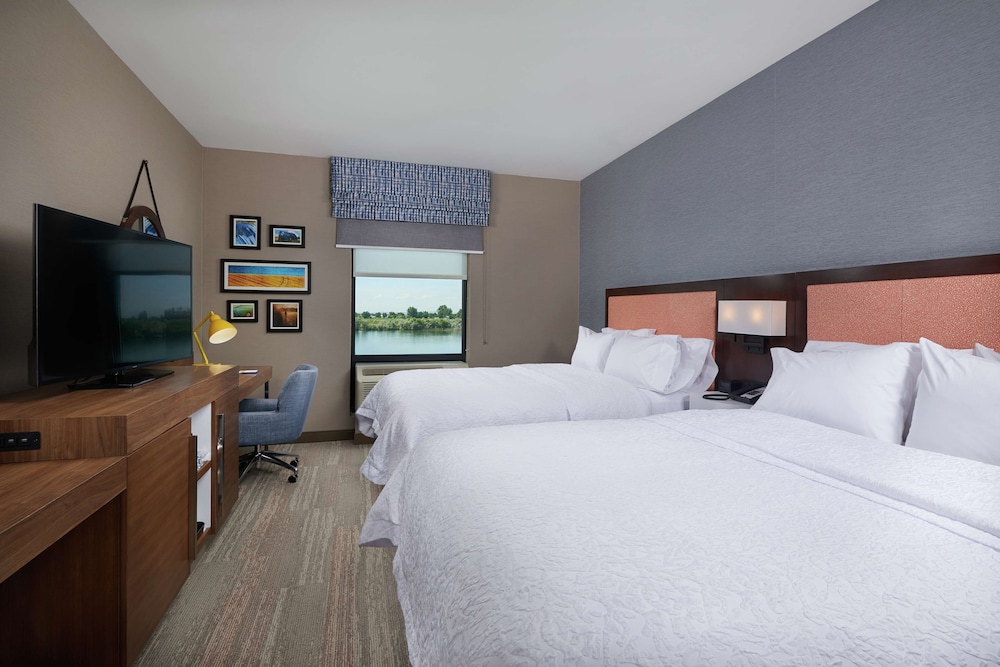 Room, 2 Queen Beds, Refrigerator, Bay View