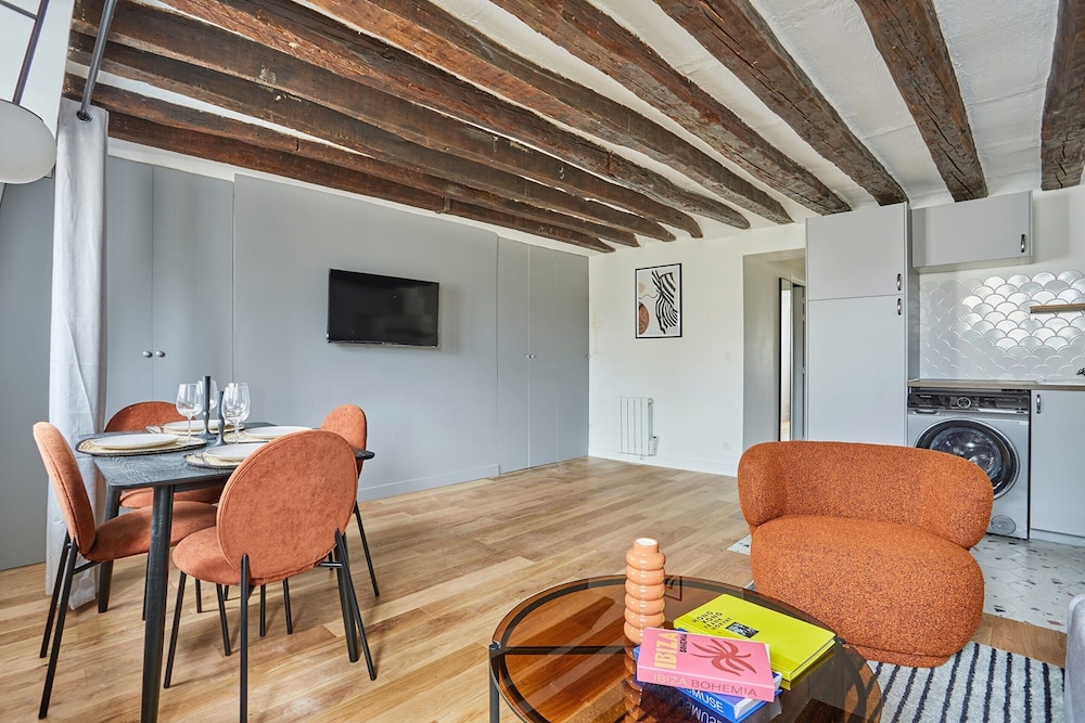 Apartment photo 2