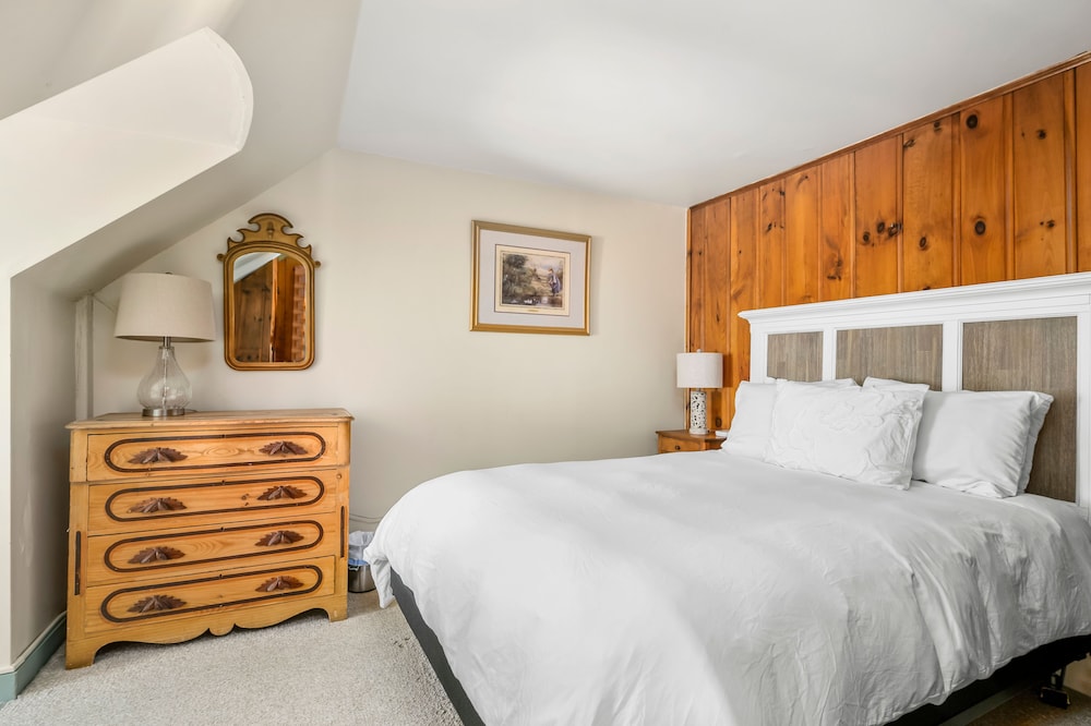 Room 8 photo 1