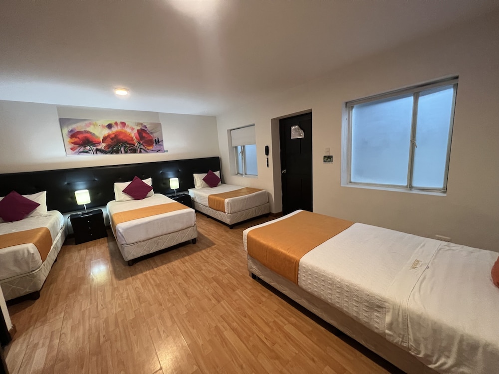 Family Quadruple Room photo 2