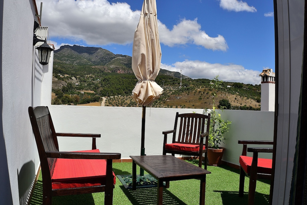 House, 4 Bedrooms, Terrace photo 2