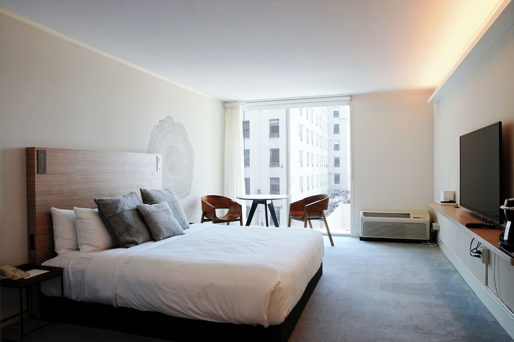 Superior Room, 1 King Bed, Non Smoking - Photo 4