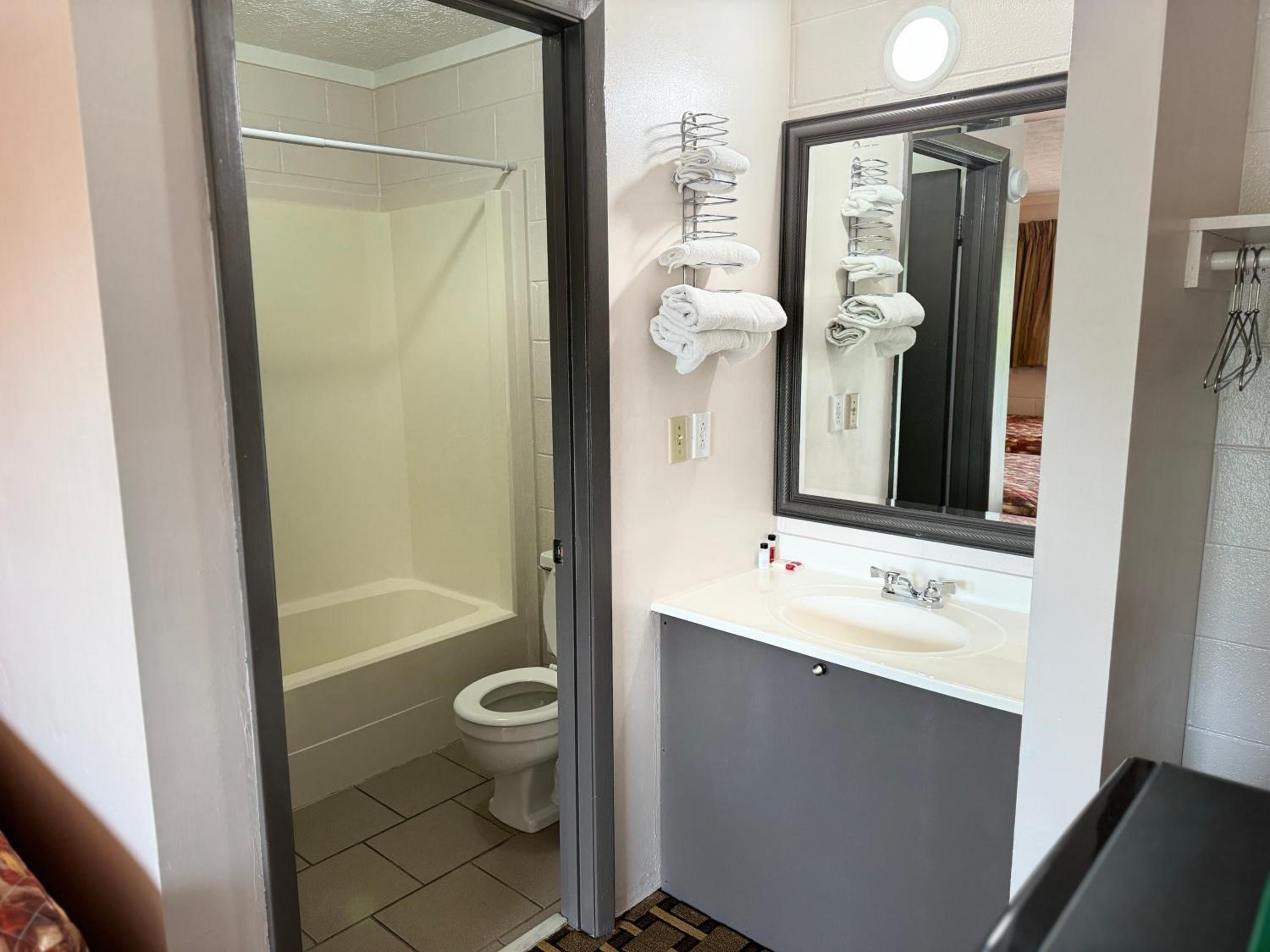 Budget Double Room photo 2