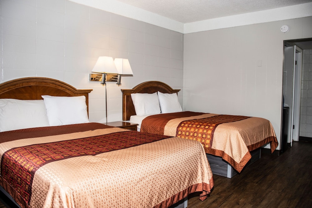 Standard Room, 2 Queen Beds, Non Smoking (First floor)