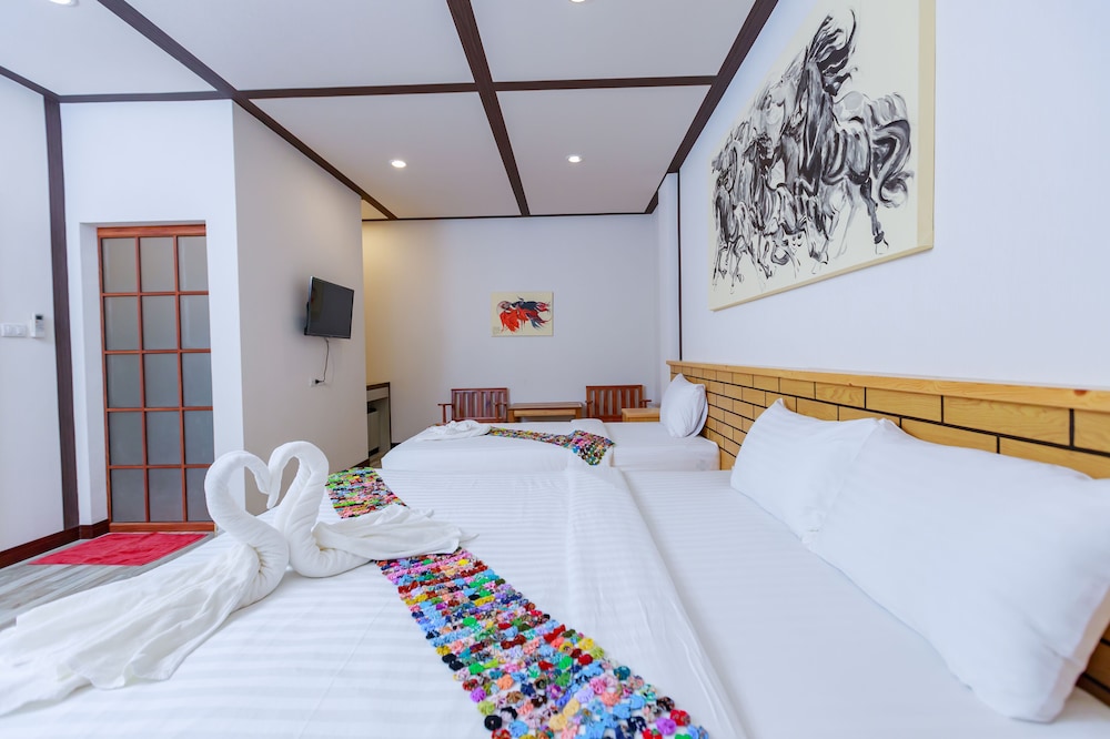 Deluxe Triple Room - Photo 13